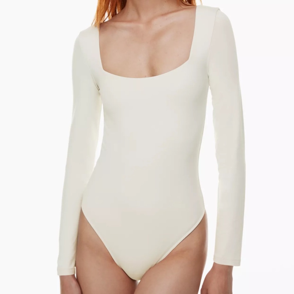 NWT Aritzia Babaton Contour Longsleeve Matte Pearl Square Neck
